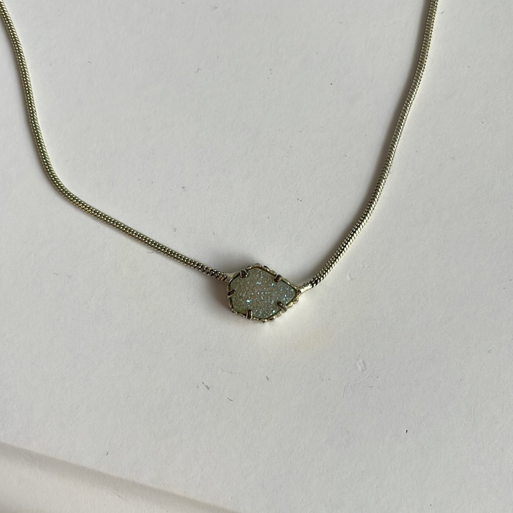 Kendra Scott white/grey necklace